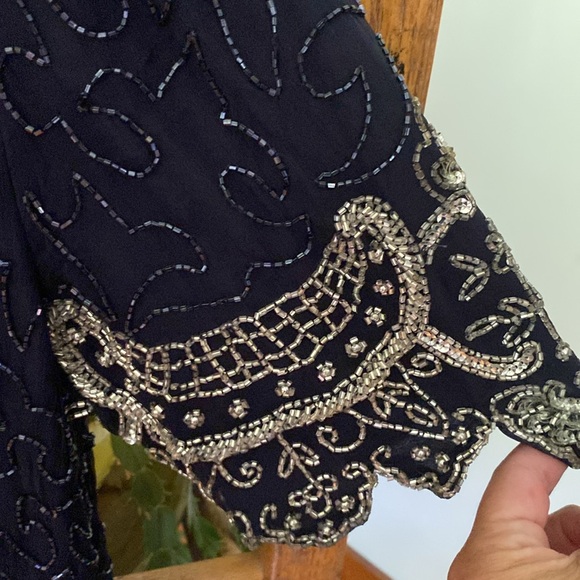 Short sleeve embroidered beaded dress - Picture 2 of 6